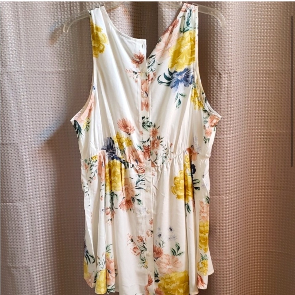 Torrid size 5 babydoll floral tank top, flowy and soft 🌸❤️